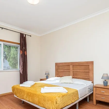 Arielle - Cosy With Pool Apartament *